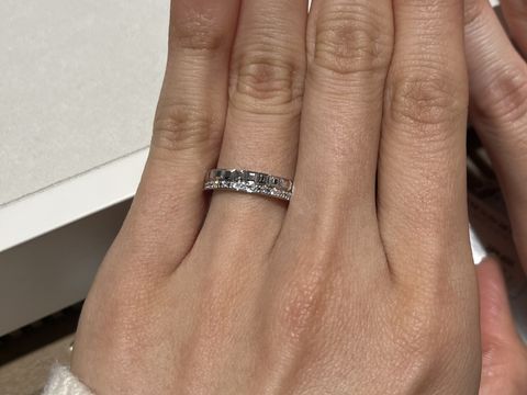 【ブシュロン(BOUCHERON)の口コミ】 チョコレートのように四角形が続く、個性的でとても可愛らしいデザインの…