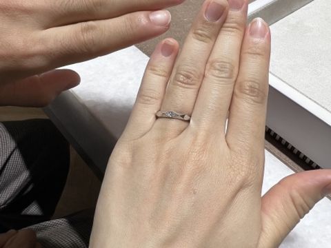 【ブシュロン(BOUCHERON)の口コミ】 ファセットカットにより輝きがリング全体にあるのが特徴です。ダイヤあり…