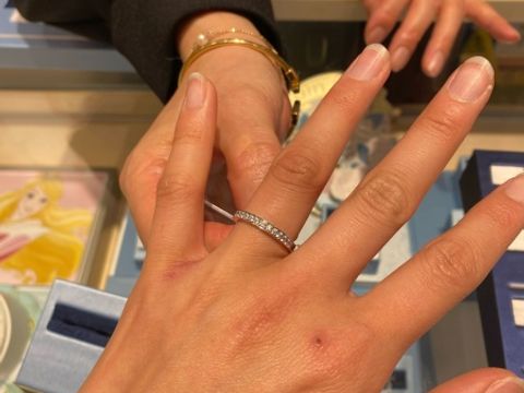 【ミルフローラ(Milluflora)の口コミ】 一生に一度の指輪はゴージャスでキラキラいっぱいがいいというご要望をお…