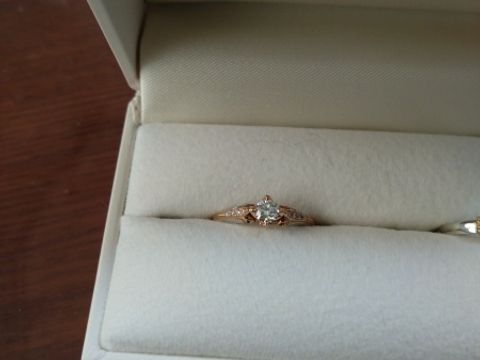 【LAPAGE(ラパージュ)の口コミ】 プラチナにゴールドの縁取りと横から見たときのハスみたいな美しさにネッ…