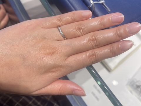 【銀座ダイヤモンドシライシの口コミ】 ダイヤモンドはとても大きく、たくさんついていました。ただ、流れるよう…