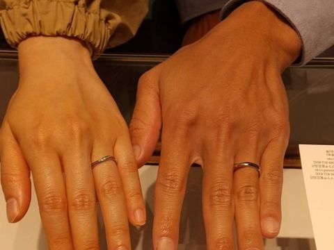 【銀座ダイヤモンドシライシの口コミ】 初めは、ストレートタイプのダイヤモンドが付いたものを探していました。…