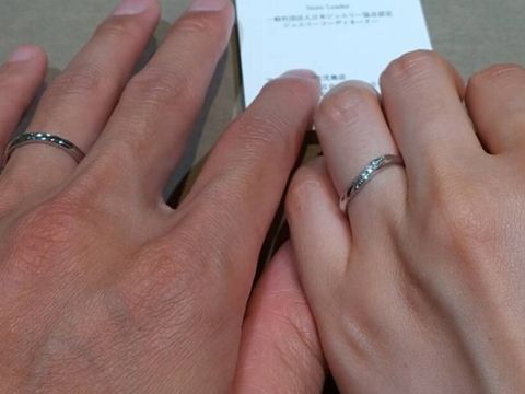 【アイプリモ(I-PRIMO)の口コミ】 デザインが気に入りました。ダイヤモンドが3つのタイプなのですが、デザイ…