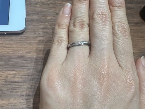 【4℃ BRIDAL(ヨンドシーブライダル)の口コミ】 エレガントシンプルでもダイヤモンドの輝きもあり惹かれました！人とは違…