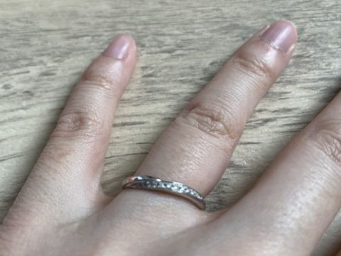 【銀座ダイヤモンドシライシの口コミ】 指輪のデザインは、前面にメレダイヤが並んでることで豪華すぎないですが…