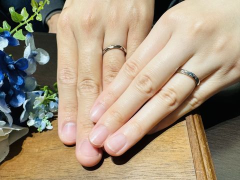 【TANZO.(鍛造指輪)の口コミ】 着け心地がとにかくとってもいいです。
プラチナのキラキラ感が高級感があ…