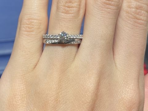 【エクセルコダイヤモンド(EXELCO DIAMOND)の口コミ】 ハーフエタニティデザインを探していました。他にもありますが、こちらの…