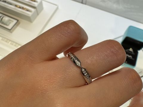 【ティファニー(Tiffany & Co.)の口コミ】 現在は製造中止になっているデザインとのこです。そのため、店頭にあるサ…