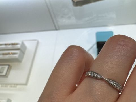 【ティファニー(Tiffany & Co.)の口コミ】 婚約指輪をティファニーにしたので、結婚指輪もティファニーを検討するた…