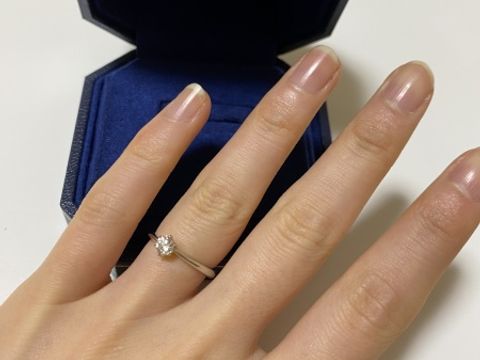 【ROYAL ASSCHER(ロイヤル・アッシャー)の口コミ】 できるだけシンプルなデザインで選んでいたところ、この指輪に出会いまし…