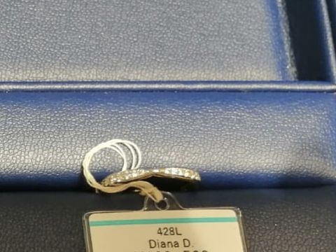 【銀座ダイヤモンドシライシの口コミ】 今まで選んでこなかったデザインを紹介していただき、意外と自分の好みで…