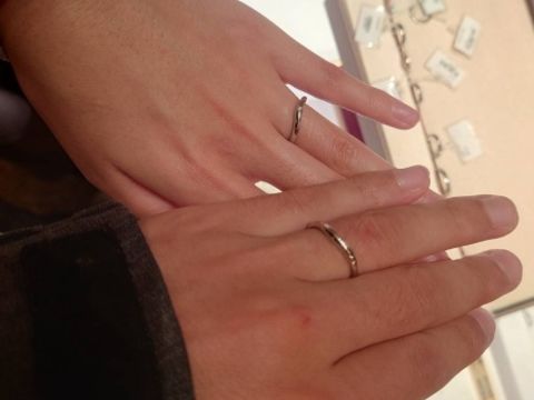 【ブルガリ(BVLGARI)の口コミ】 軽さが他ブランドと比較して圧倒的でした。
日常使いできるシンプルなデザ…