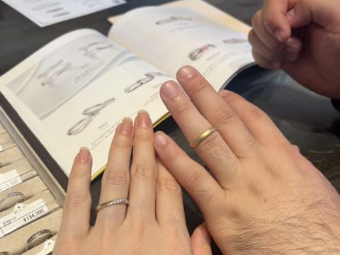 【ケイウノ ブライダル(K.UNO BRIDAL)の口コミ】 ２色づかいで、シンプルながらも可愛らしいかんじと、滑らかな付け心地が…