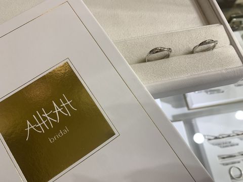 【AHKAH(アーカー)の口コミ】 こちらのブランドは、シンプルでストレートな作りの指輪が多い中でも、パ…