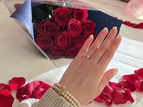 【ティファニー(Tiffany & Co.)の口コミ】 ダイヤがキラキラしていてとってもかわいいです。
ダイヤの回りにもたくさ…