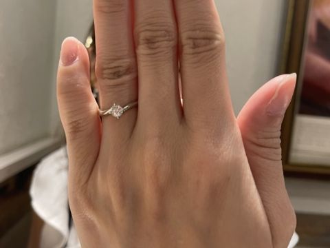 【ケイウノ ブライダル(K.UNO BRIDAL)の口コミ】 プロポーズプランで買わせていただきました。
プロポーズ後に指輪の形や大…