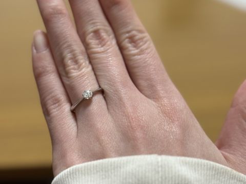 【ラザール ダイヤモンド(LAZARE DIAMOND)の口コミ】 ダイアモンドのカットがとても綺麗です。どの角度からでも美しいです。リ…