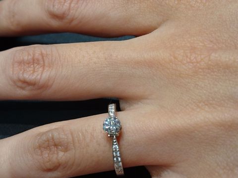 【ラザール ダイヤモンド(LAZARE DIAMOND)の口コミ】 セントラルパークにある滝の名前なんですよ、と紹介されたこちらの指輪。
…