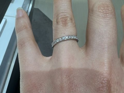 【俄(にわか)の口コミ】 初めはハーフエタニティリングには関心がなかったのですが、彼とのペア感…