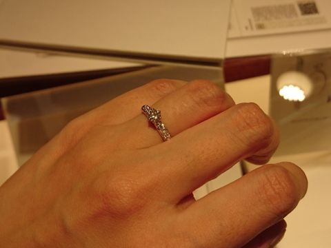 【MIKIMOTO(ミキモト)の口コミ】 サイドメレがごろっと大きく、地金にもしっかりとした太さがあるので、か…