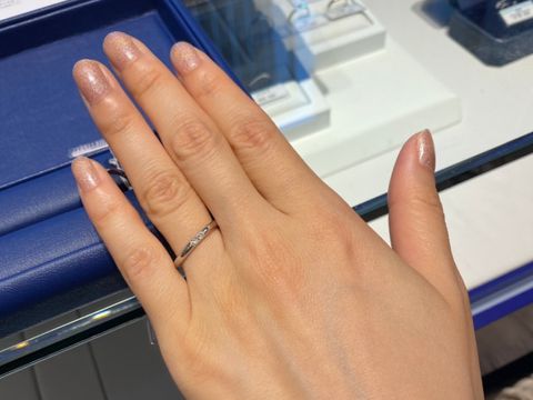 【銀座ダイヤモンドシライシの口コミ】 結婚指輪のデザインは、長く使っても飽きが来ないようにシンプルで、丈夫…