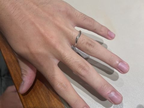 【ティファニー(Tiffany & Co.)の口コミ】 男性と女性それぞれがつけやすい共通のデザイン。
ふっくら指にも馴染みや…