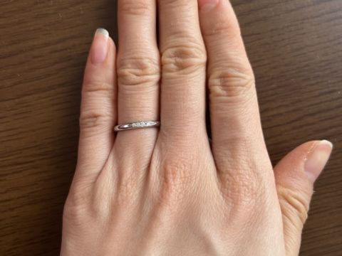 【銀座ダイヤモンドシライシの口コミ】 デザインがとても気に入ったのが決め手でした。飽きのこないシンプルでプ…