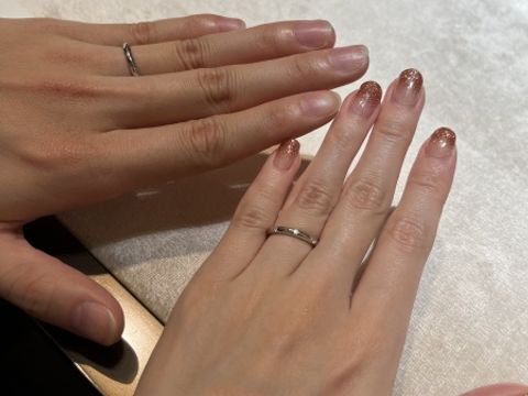 【ブルガリ(BVLGARI)の口コミ】 デザインが3石間が空いているものが珍しく目を引きました。
指輪が細く今…