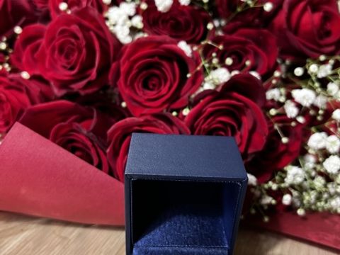 【銀座ダイヤモンドシライシの口コミ】 プロポーズリングを購入しました。
プロポーズの後、婚約者とリングを選び…