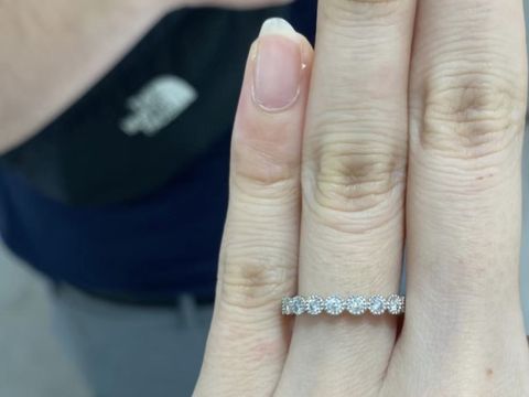 【俄(にわか)の口コミ】 長年つけるものなので、毎日見ても飽きがこないデザインを探していた。派…