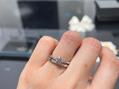 【エクセルコダイヤモンド(EXELCO DIAMOND)の口コミ】 シンプルすぎず、華美すぎないデザインが良くてこのセットリングに決めま…
