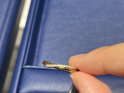 【銀座ダイヤモンドシライシの口コミ】 指輪のデザインは豊富でいろいろ試着させていただきました。ストレートタ…