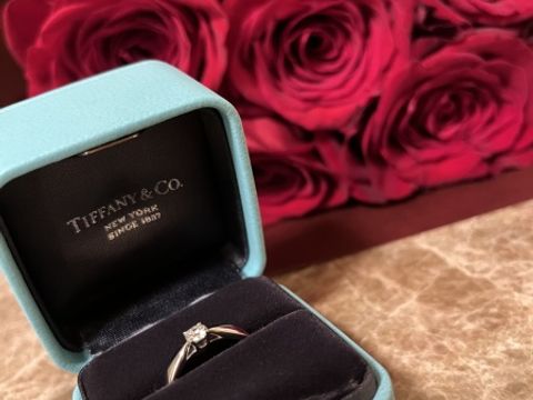 【ティファニー(Tiffany & Co.)の口コミ】 ダイヤモンドの透明感がとても高く、動画でお分かりのように中まで透き通…