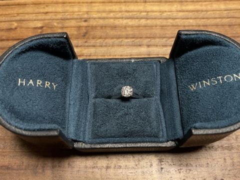 【ハリー・ウィンストン(Harry Winston)の口コミ】 手が小さいため、ダイヤが大き過ぎるものや、デザインが凝りすぎているは…