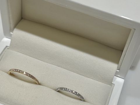 【GraceKama(グレースカーマ)の口コミ】 婚約指輪と重ねづけしたかったので、細身のエタニティデザインを探してい…