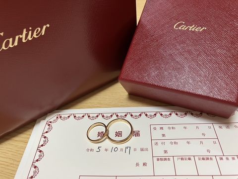 【カルティエ(Cartier)の口コミ】 デザインはシンプルなものにしました。新郎が体が大きいのであまり細いも…