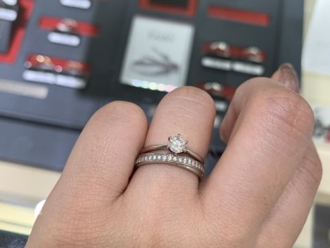 【エクセルコダイヤモンド(EXELCO DIAMOND)の口コミ】 結婚指輪はどうしても、同じようなデザインが多いので、少し変わった、特…