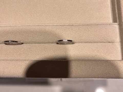 【Joie de treat.(ジョア・ドゥ・トリート)の口コミ】 小さめのリングでシンプルなものです。素材は鍛造製法で作られており硬い…