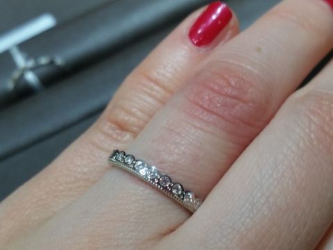 【アイプリモ(I-PRIMO)の口コミ】 結婚指輪の中でも婚約指輪のようにキラキラとしたのを探している中で見つ…