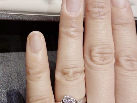 【DAMIANI(ダミアーニ)の口コミ】 ボッチョーロの花びら部分にダイヤがないものです。花びらにダイヤがある…