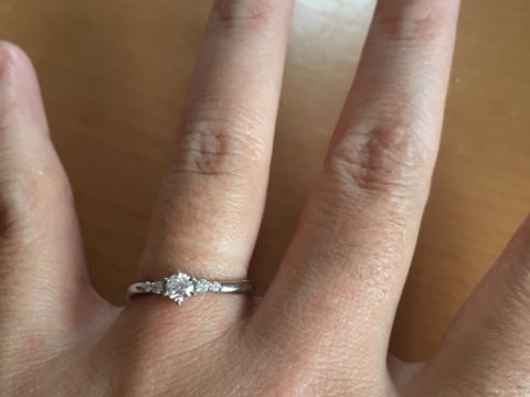 【ウィスプ(WISP)の口コミ】 デザインがとても気にいってダイヤモンドが真ん中に大きいのがあり、その…