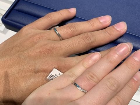 【銀座ダイヤモンドシライシの口コミ】 素材はプラチナでした。シンプルですが、ウェーブがかかっています。強す…