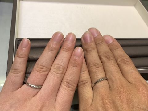 【アイプリモ(I-PRIMO)の口コミ】 シンプルなデザインですが正面のみウェーブが少しかかっていて、デザイン…