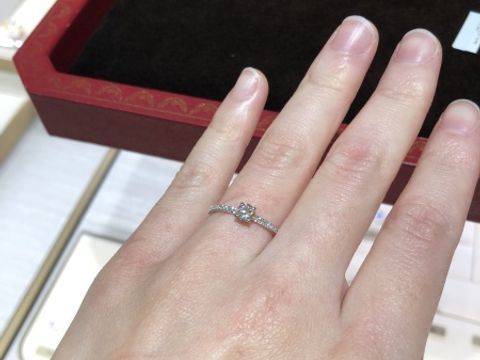 【カルティエ(Cartier)の口コミ】 個人的に、まさしく婚約指輪のようなものはあまりピンと来ず、もう少した…