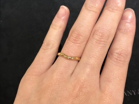 【ティファニー(Tiffany & Co.)の口コミ】 緩やかなカーブがシンプルながらもデザイン性があって素敵でした。あまり…