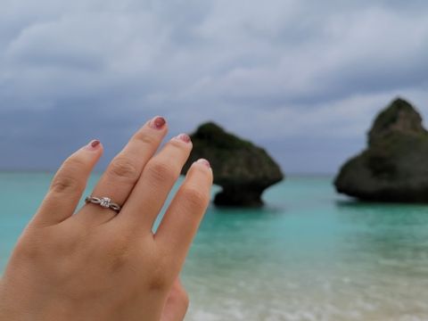 【ROCCA(ロッカ)の口コミ】 ダイヤモンドだけが付いた婚約指輪はみんなが付けてるからなと思い、少し…