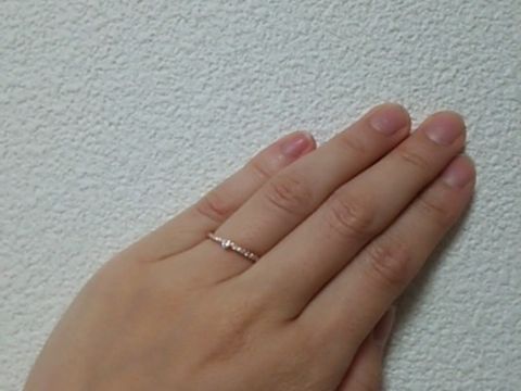 【STAR JEWELRY(スタージュエリー)の口コミ】 予算的な事もありピンクゴールドで探していましたが、デザインもダイヤの…
