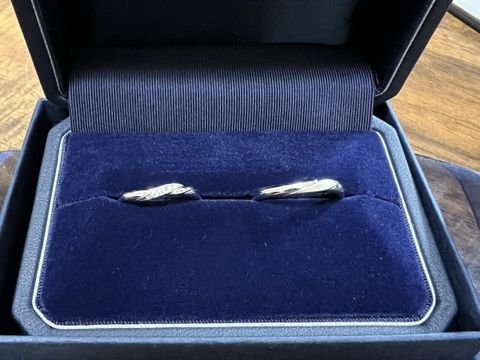 【銀座ダイヤモンドシライシの口コミ】 エンゲージリングと同じシリーズで重ね着けがしたかったのでこちらを購入…