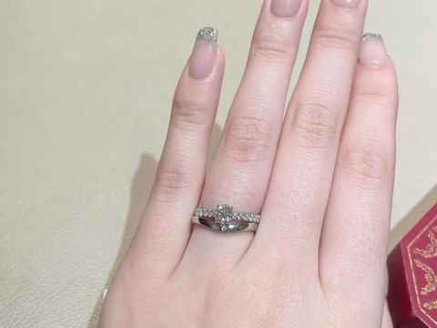 【カルティエ(Cartier)の口コミ】 キラキラでつけるだけでテンションの上がるパヴェタイプ！ストレートでし…