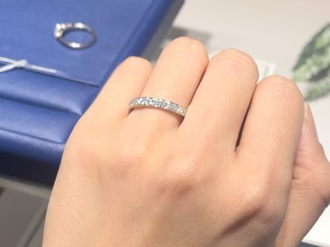 【銀座ダイヤモンドシライシの口コミ】 指輪の幅が太めなため、ダイヤモンドも少し大きめになり、遠くから見ても…
